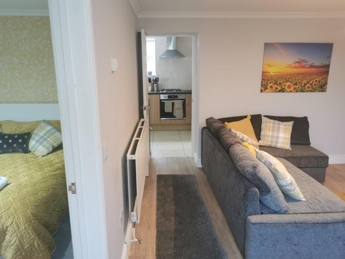 Immaculate One Bedroom Home With Private Parking Swansea Ngoại thất bức ảnh